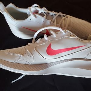 Nike todos white shoes